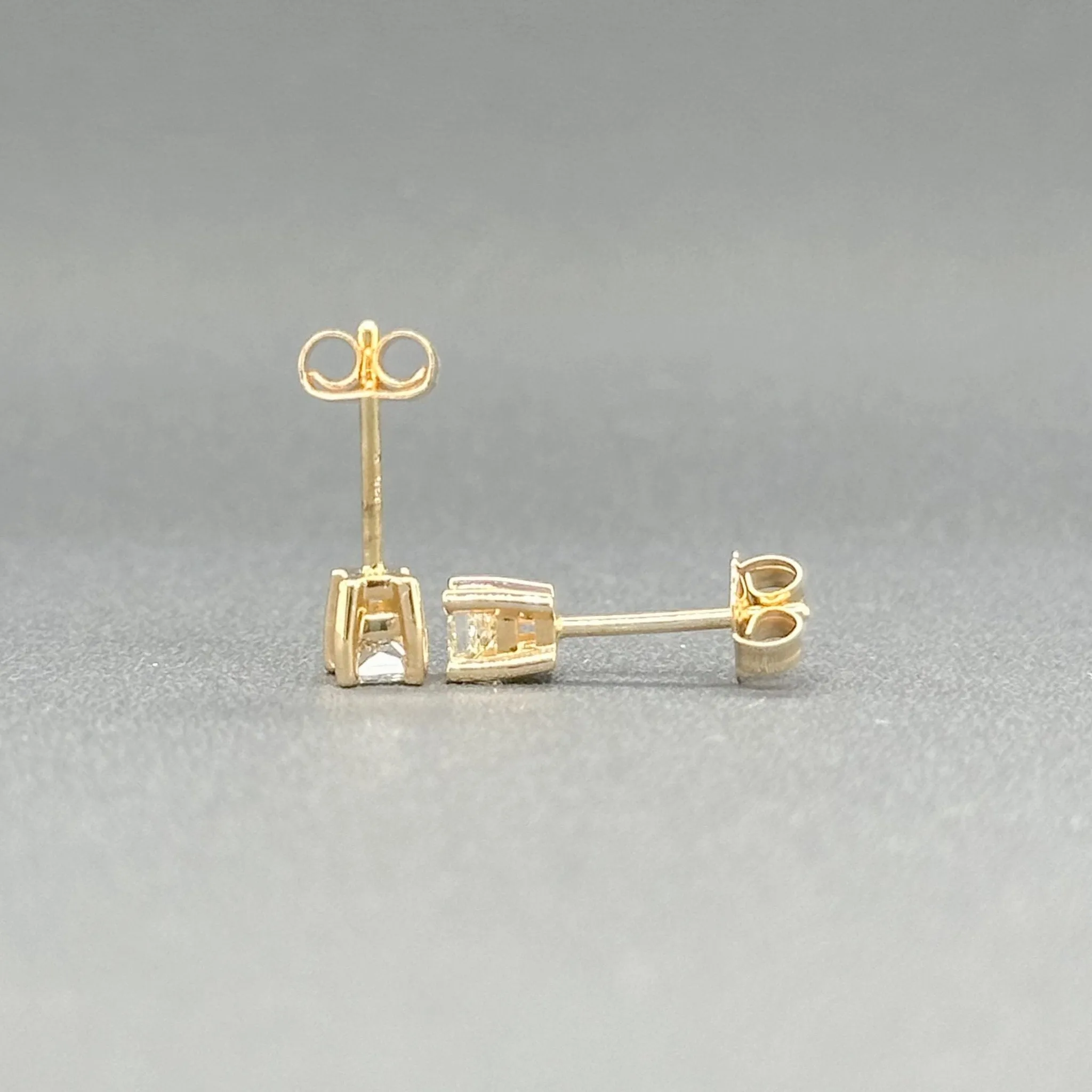 Estate 14K Y Gold 0.25ctw G/SI1 Diamond Princess Stud Earrings