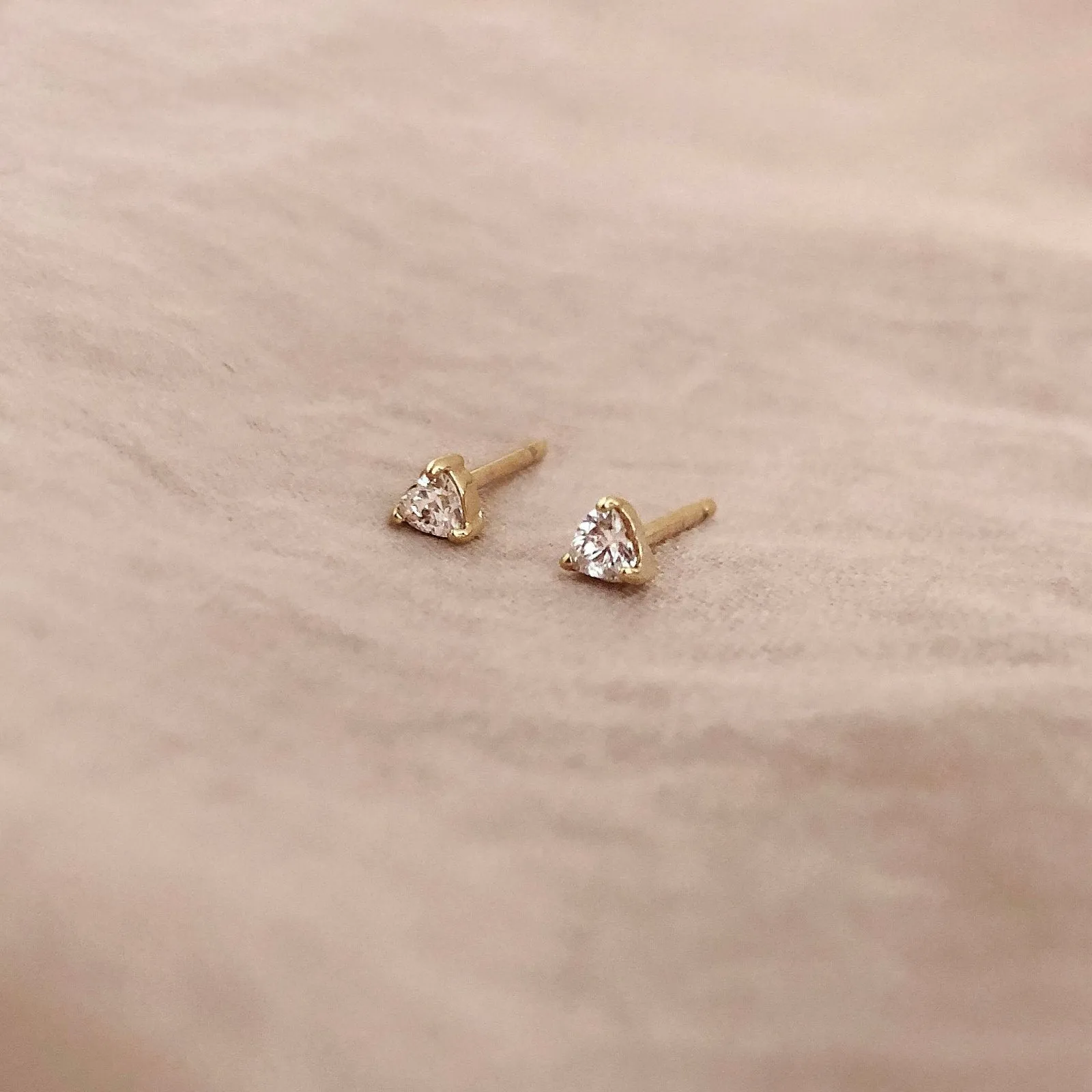 Suri - Mini CZ Heart Studs